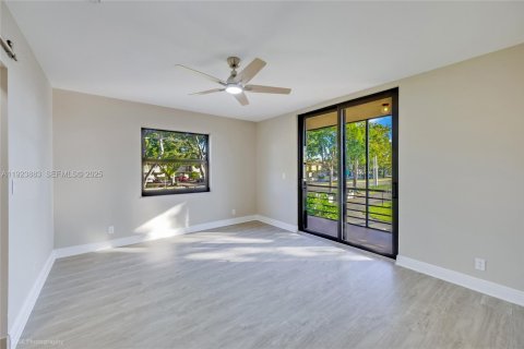 Condominio en venta en Coral Springs, Florida, 2 dormitorios, 89 m2 № 1982562 - foto 10