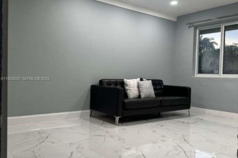 Villa ou maison à louer à Dania Beach, Floride: 2 chambres, 122.63 m2 № 1988334 - photo 4