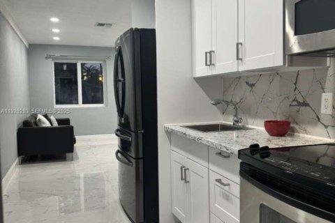 Villa ou maison à louer à Dania Beach, Floride: 2 chambres, 122.63 m2 № 1988334 - photo 5