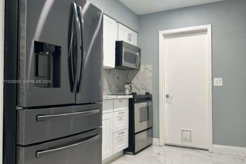 Villa ou maison à louer à Dania Beach, Floride: 2 chambres, 122.63 m2 № 1988334 - photo 7