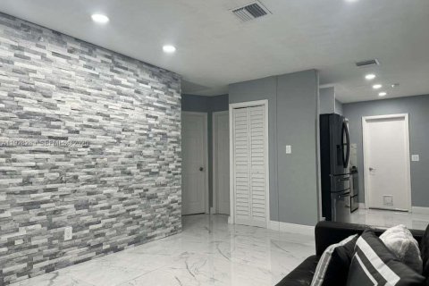 Villa ou maison à louer à Dania Beach, Floride: 2 chambres, 122.63 m2 № 1988334 - photo 3