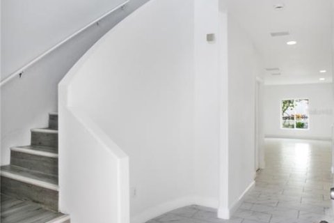 Duplex in Orlando, Florida 7 bedrooms, 353.96 sq.m. № 1804949 - photo 15