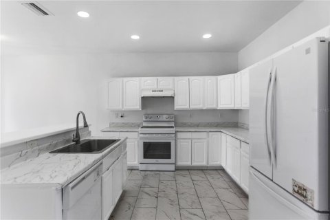 Duplex in Orlando, Florida 7 bedrooms, 353.96 sq.m. № 1804949 - photo 12