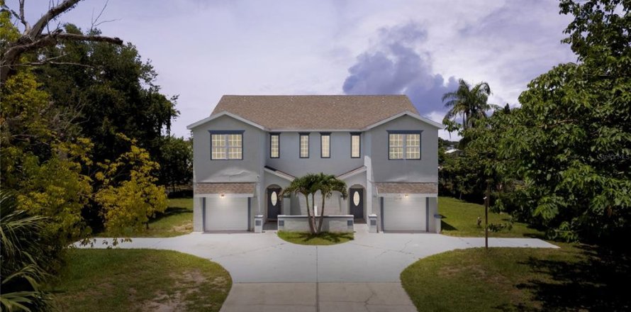 Duplex in Orlando, Florida 7 bedrooms, 353.96 sq.m. № 1804949