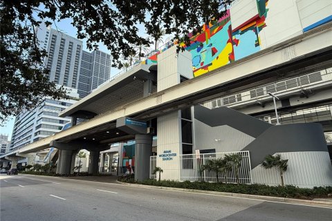 Condo in Miami, Florida, 1 bedroom  № 1990853 - photo 15