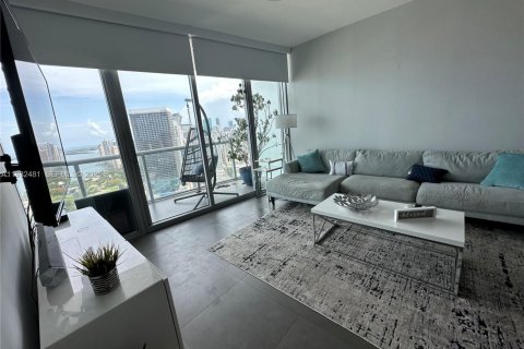 Снять в аренду кондоминиум в Майами, Флорида 1 спальня, 78.32м2, № 1990853 - фото 1