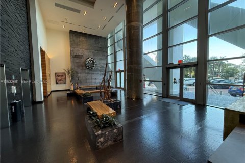 Condo in Miami, Florida, 1 bedroom  № 1990853 - photo 13