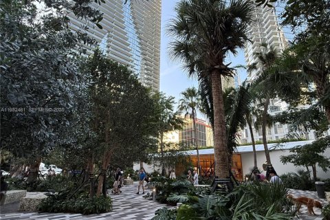 Condo in Miami, Florida, 1 bedroom  № 1990853 - photo 17