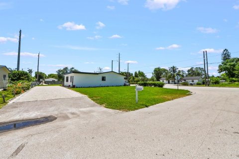 House in Lake Worth, Florida 4 bedrooms, 170.85 sq.m. № 2253911 - photo 29
