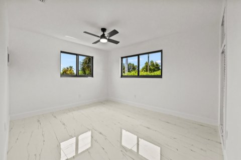 House in Lake Worth, Florida 4 bedrooms, 170.85 sq.m. № 2253911 - photo 22