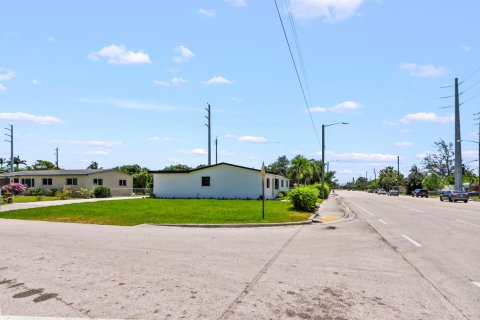 House in Lake Worth, Florida 4 bedrooms, 170.85 sq.m. № 2253911 - photo 30