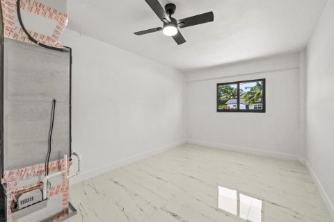 House in Lake Worth, Florida 4 bedrooms, 170.85 sq.m. № 2253911 - photo 12