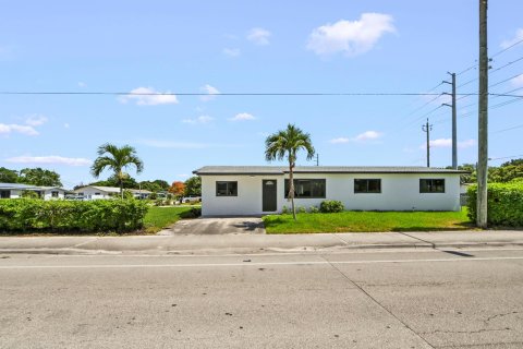 House in Lake Worth, Florida 4 bedrooms, 170.85 sq.m. № 2253911
