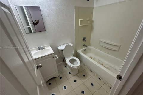 Appartement à louer à Fort Lauderdale, Floride: 2 chambres, 606.28 m2 № 1890813 - photo 3