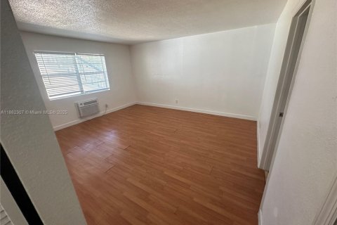 Appartement à louer à Fort Lauderdale, Floride: 2 chambres, 606.28 m2 № 1890813 - photo 6