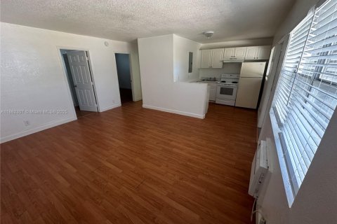 Appartement à louer à Fort Lauderdale, Floride: 2 chambres, 606.28 m2 № 1890813 - photo 2