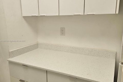Condo in Miami, Florida, 2 bedrooms  № 1963670 - photo 4