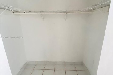 Condo in Miami, Florida, 2 bedrooms  № 1963670 - photo 15