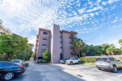 Condo in Miami, Florida, 2 bedrooms  № 1963670 - photo 19