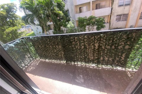 Condo in Miami, Florida, 2 bedrooms  № 1963670 - photo 6