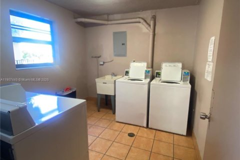 Condo in Miami, Florida, 2 bedrooms  № 1963670 - photo 17