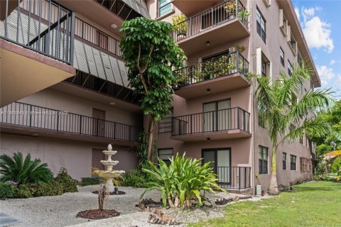 Condo in Miami, Florida, 2 bedrooms  № 1963670 - photo 18