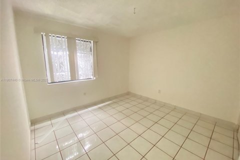 Condo in Miami, Florida, 2 bedrooms  № 1963670 - photo 9