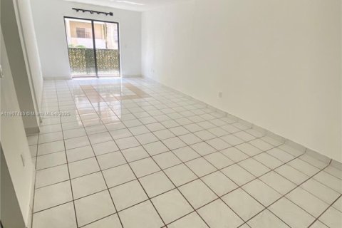Condo in Miami, Florida, 2 bedrooms  № 1963670 - photo 2