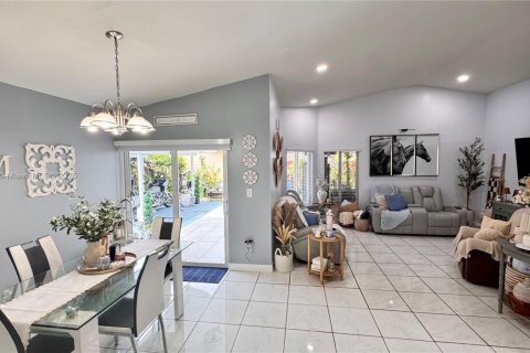 Casa en venta en Homestead, Florida, 4 dormitorios, 138.98 m2 № 1881585 - foto 28