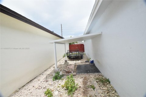 Casa en venta en Homestead, Florida, 4 dormitorios, 138.98 m2 № 1881585 - foto 17