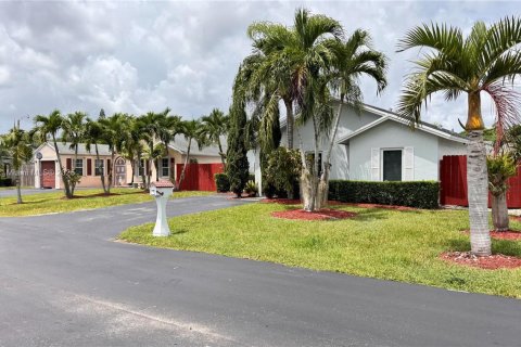 Casa en venta en Homestead, Florida, 4 dormitorios, 138.98 m2 № 1881585 - foto 2