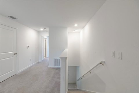 Townhouse in Land O' Lakes, Florida 3 bedrooms, 151.8 sq.m. № 1851484 - photo 18