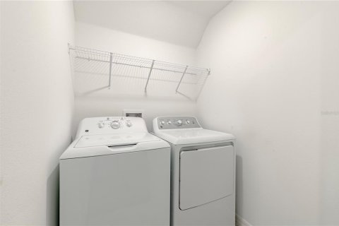 Townhouse in Land O' Lakes, Florida 3 bedrooms, 151.8 sq.m. № 1851484 - photo 19
