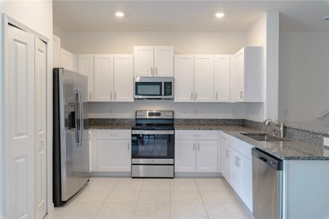 Townhouse in Land O' Lakes, Florida 3 bedrooms, 151.8 sq.m. № 1851484 - photo 6