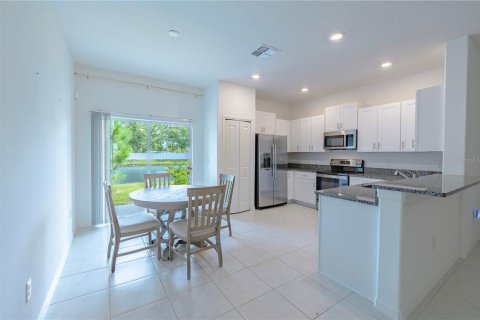 Townhouse in Land O' Lakes, Florida 3 bedrooms, 151.8 sq.m. № 1851484 - photo 7