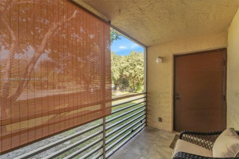 Condo in Tamarac, Florida, 1 bedroom  № 1973928 - photo 12