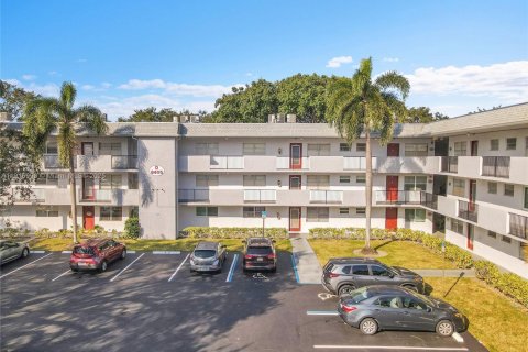 Condo in Tamarac, Florida, 1 bedroom  № 1973928 - photo 28