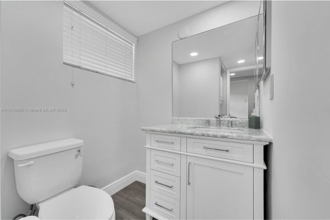 Condo in Tamarac, Florida, 1 bedroom  № 1973928 - photo 11