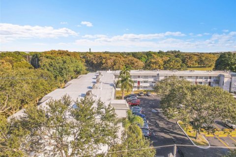 Condo in Tamarac, Florida, 1 bedroom  № 1973928 - photo 21