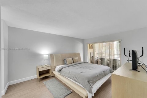 Condo in Tamarac, Florida, 1 bedroom  № 1973928 - photo 7