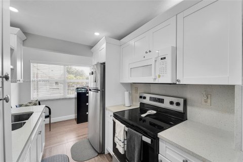 Condo in Tamarac, Florida, 1 bedroom  № 1973928 - photo 5