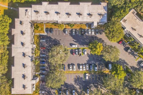 Condo in Tamarac, Florida, 1 bedroom  № 1973928 - photo 27