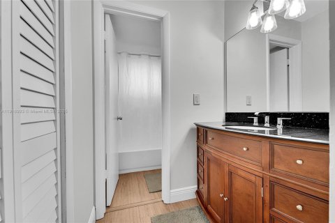 Condo in Tamarac, Florida, 1 bedroom  № 1973928 - photo 9
