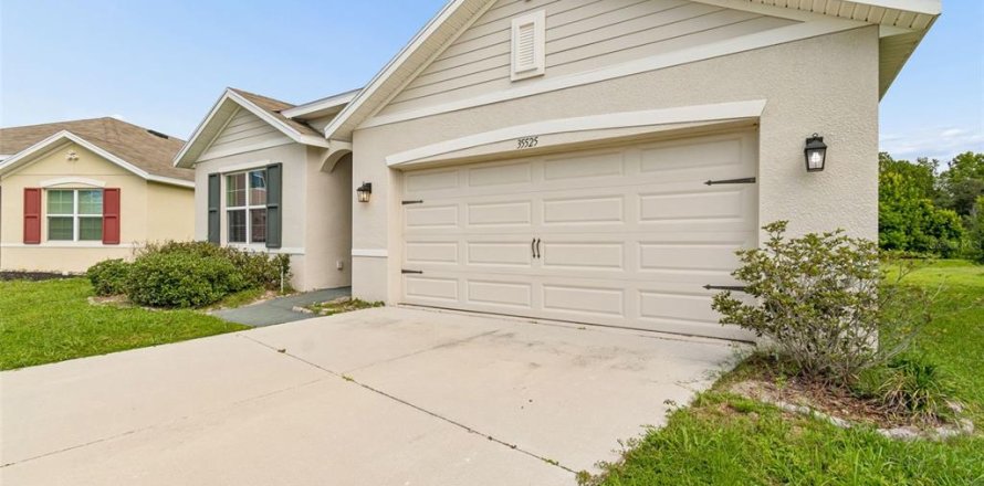 Casa en Zephyrhills, Florida 4 dormitorios, 171.5 m2 № 2095764
