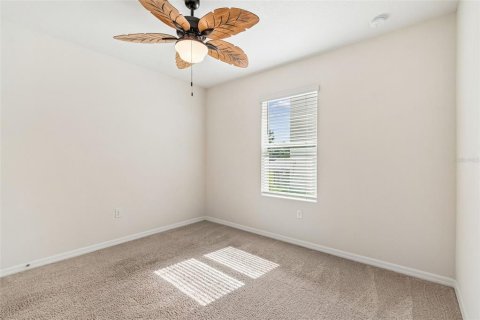 Casa en venta en Zephyrhills, Florida, 4 dormitorios, 171.5 m2 № 2095764 - foto 17