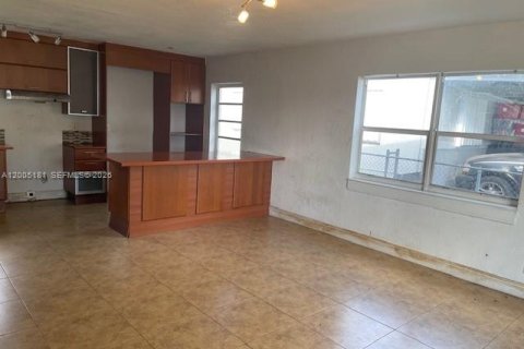 House in Dania Beach, Florida 3 bedrooms, 149.76 sq.m. № 2068791 - photo 2