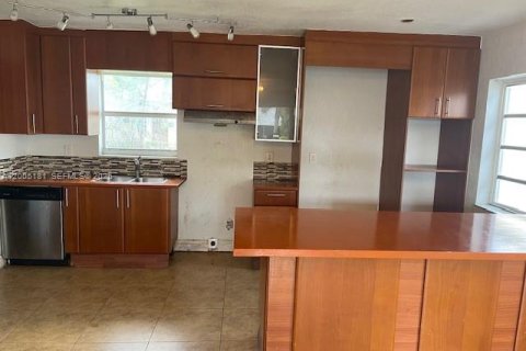 House in Dania Beach, Florida 3 bedrooms, 149.76 sq.m. № 2068791 - photo 4