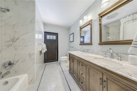 Casa en venta en Miami, Florida, 4 dormitorios, 270.53 m2 № 1887490 - foto 13