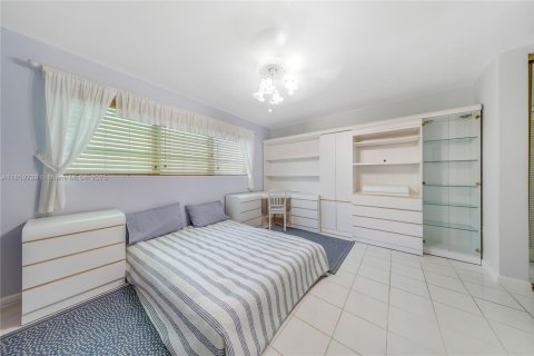 Villa ou maison à vendre à Miami, Floride: 4 chambres, 270.53 m2 № 1887490 - photo 11