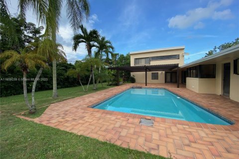 House in Miami, Florida 4 bedrooms, 270.53 sq.m. № 1887490 - photo 2